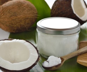 coconuts-Coconut-oil-on-spoon