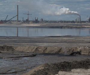 A tar sands refinery. Photo credit: <a href="http://www.flickr.com/photos/pembina/">the Pembina Institute</a>